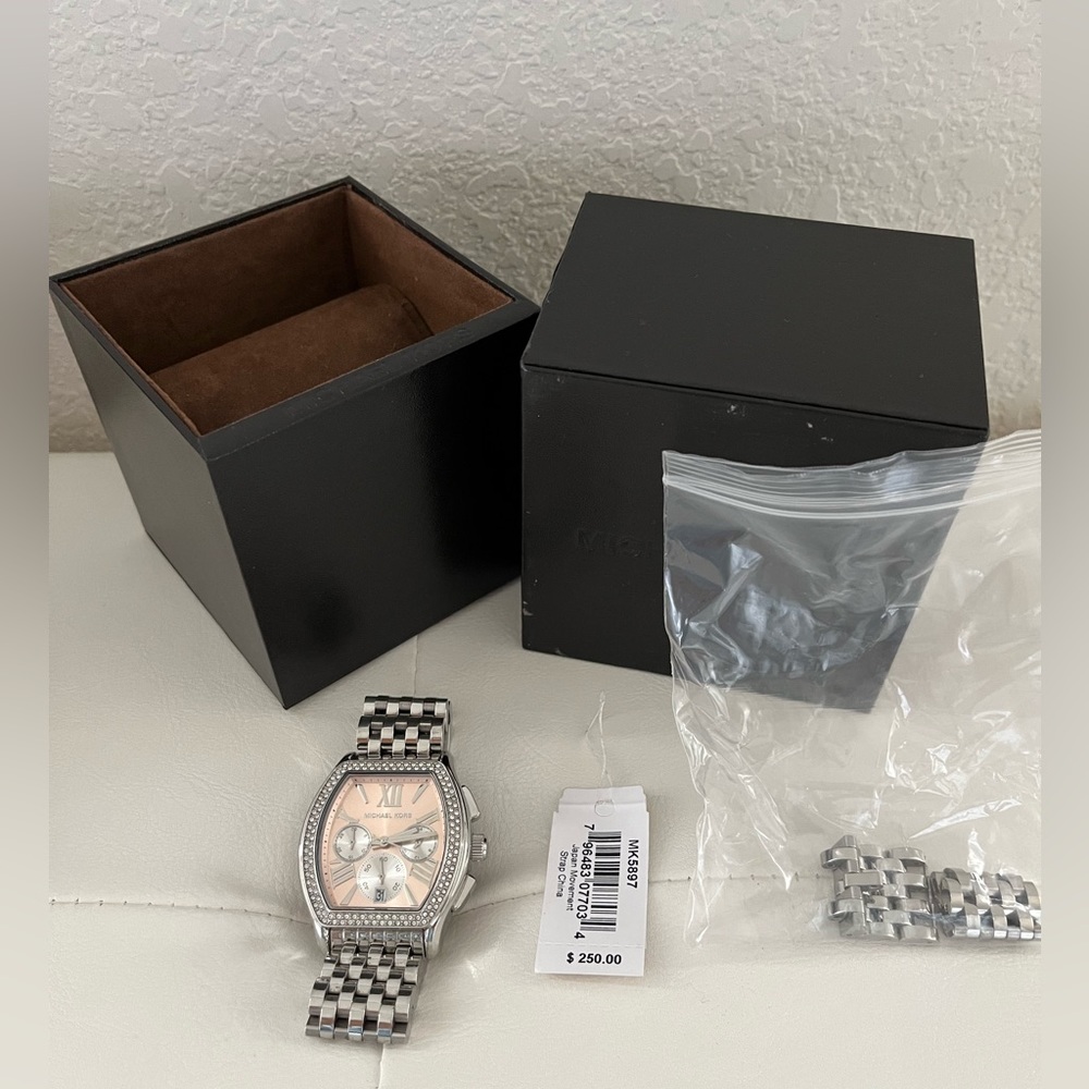 Michael Kors Amherst Chronograph Champagne Dial Stainless Steel MK-5897 Watch - Picture 5 of 7